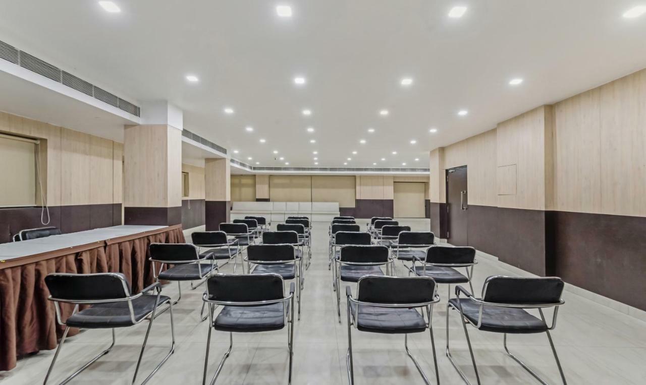 מלון כלכותה Oyo 3811 Geetanjali Regency מראה חיצוני תמונה