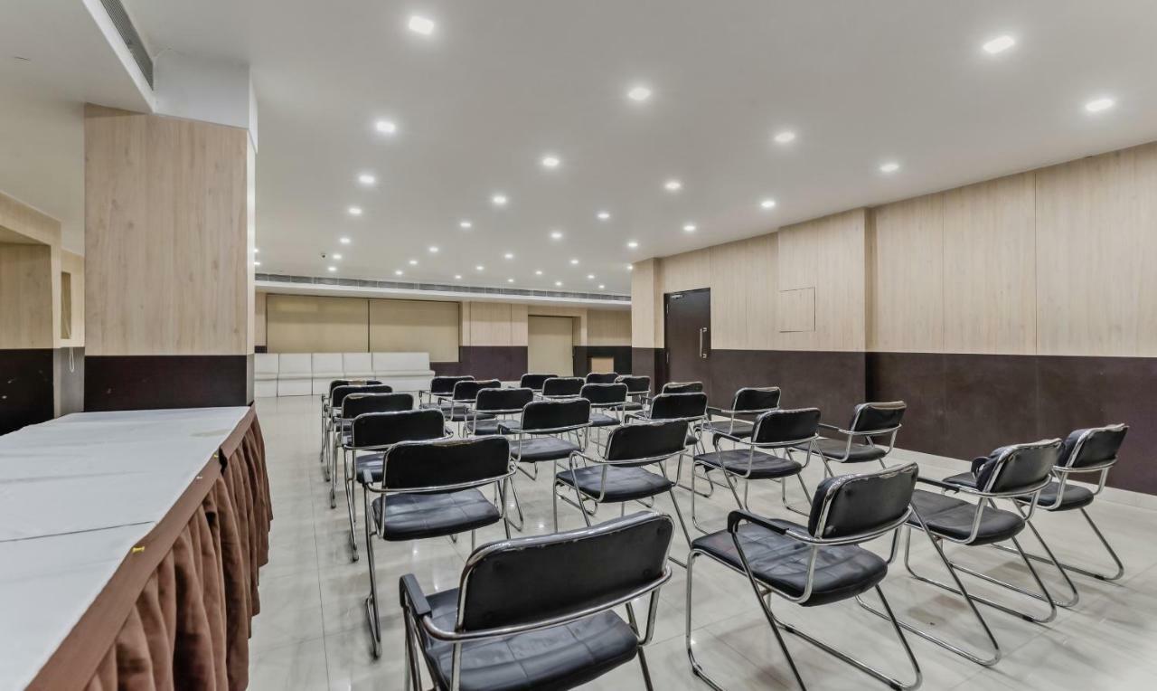 מלון כלכותה Oyo 3811 Geetanjali Regency מראה חיצוני תמונה